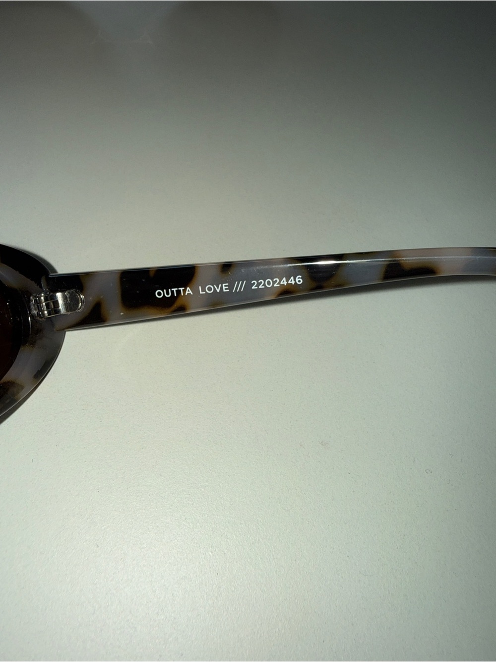 Le Specs Outta Love - 2 pairs Carmel and Tort - Picture 6 of 7